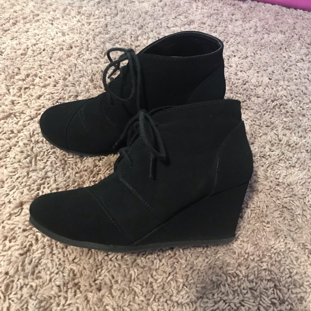 Girls black wedge